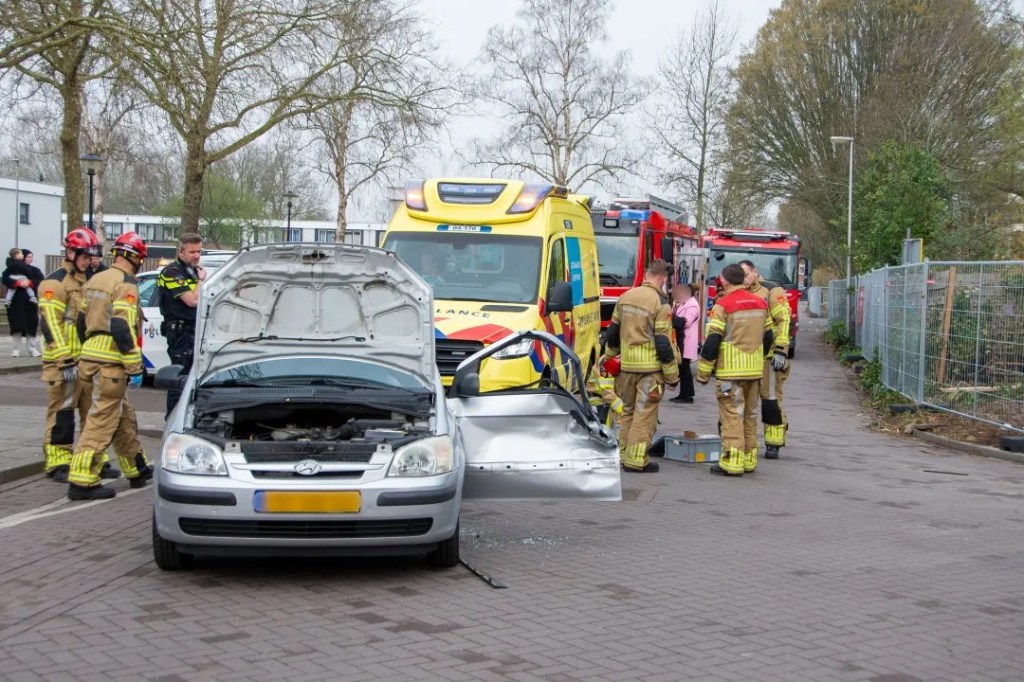 Auto zwaar beschadigd bij ongeval op Koningin&nbsp;Julianastraat