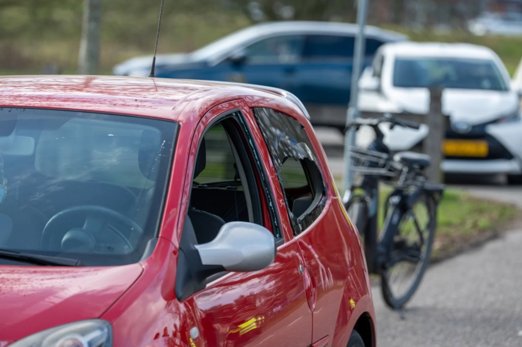 Fietser botst tegen auto door&nbsp;windvlaag