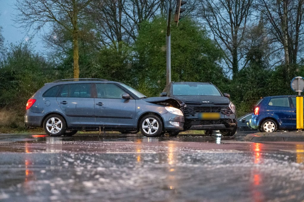 Twee auto’s zwaar beschadigd bij een&nbsp;ongeval