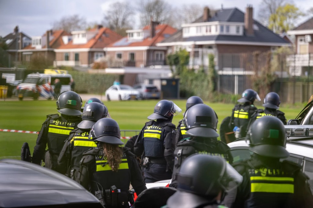 IJsselderby begint alsnog na ontruiming uitvak en ingrijpen&nbsp;ME