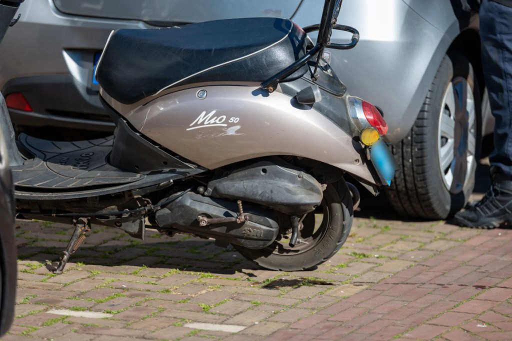 Na aanrijding lopen spanningen hoog op tussen scooter en&nbsp;fietser