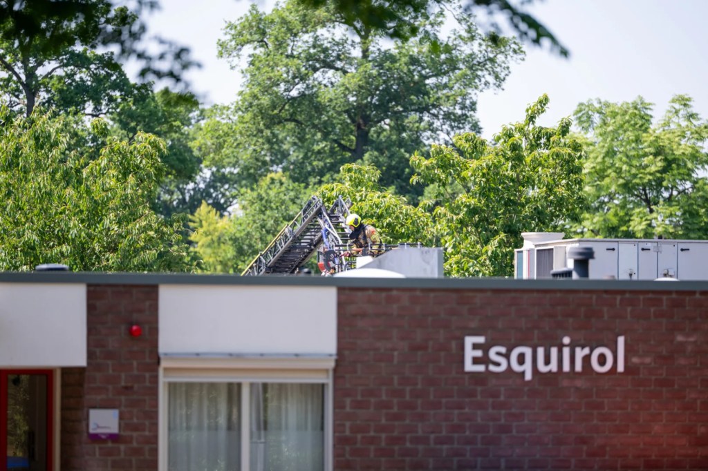 Dak gecontroleerd na brandmelding bij Dimence in Deventer