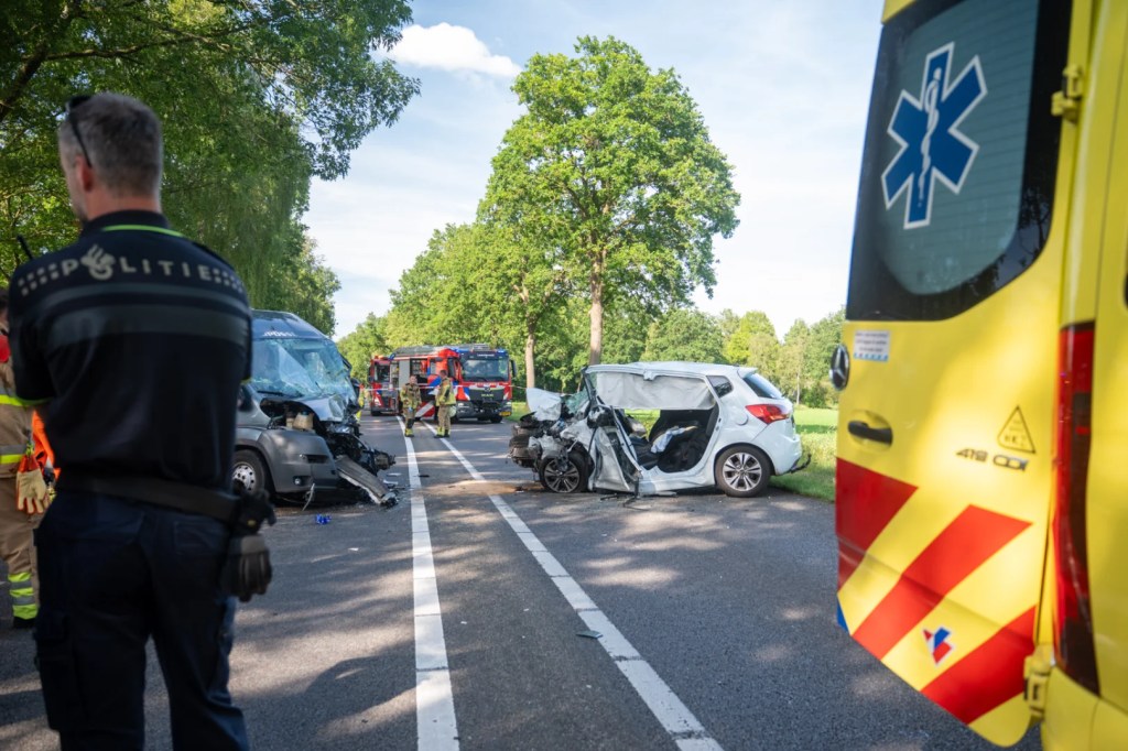 Dodelijk ongeval tussen auto en camperbusje op N348 bij&nbsp;Raalte