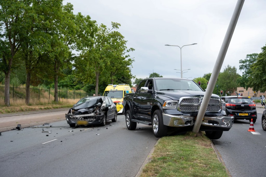 Drie gewonden bij aanrijding&nbsp;Deventer