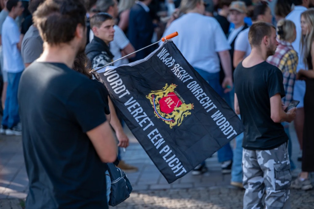 Geert Wilders spreekt bij demonstratie tegen azc in Apeldoorn