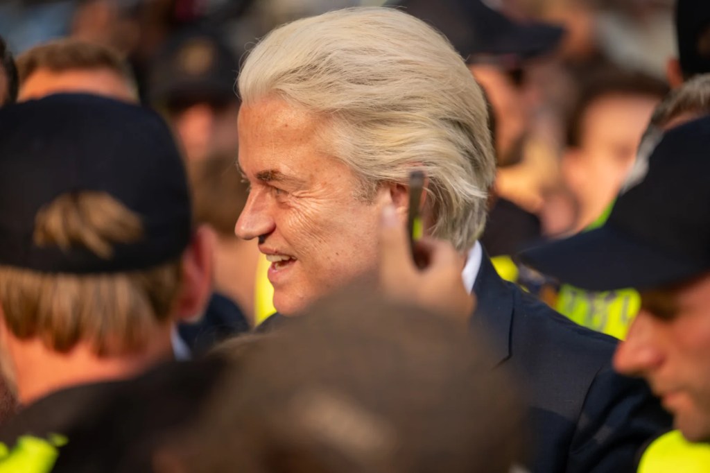 Geert Wilders spreekt bij demonstratie tegen azc in Apeldoorn