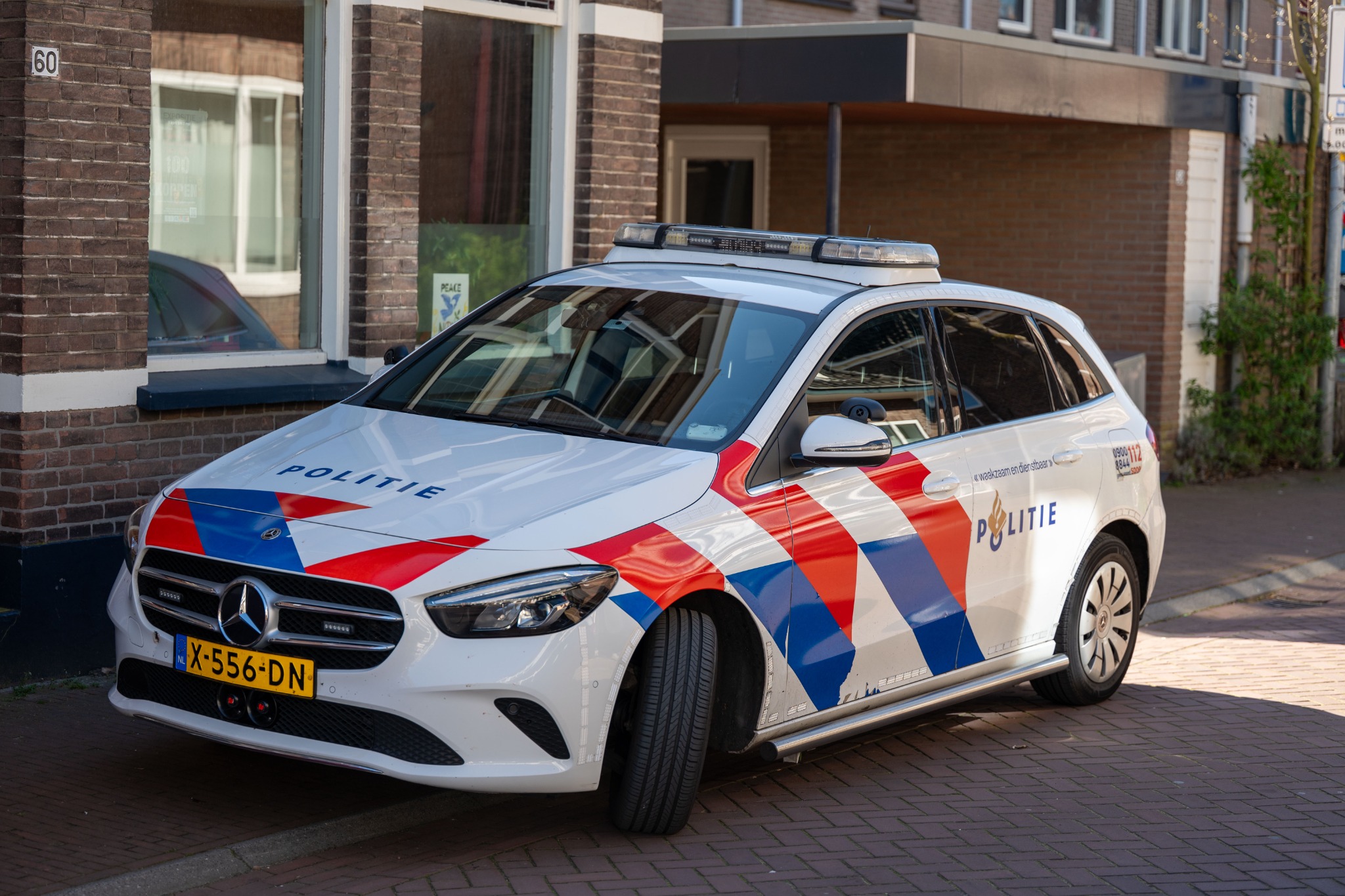 Hulpdiensten naar aanrijding met letsel aan Landsherenlaan
